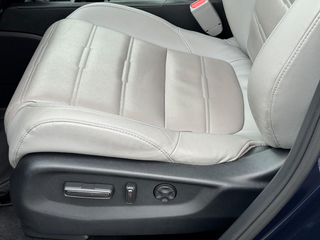Honda CR-V Vehicle Full-screen Gallery Image 25