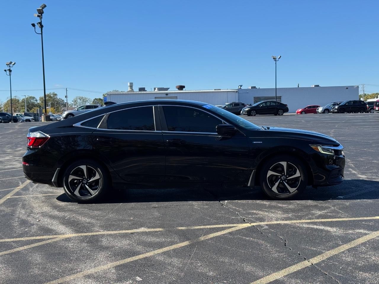 Honda Insight Vehicle Full-screen Gallery Image 02