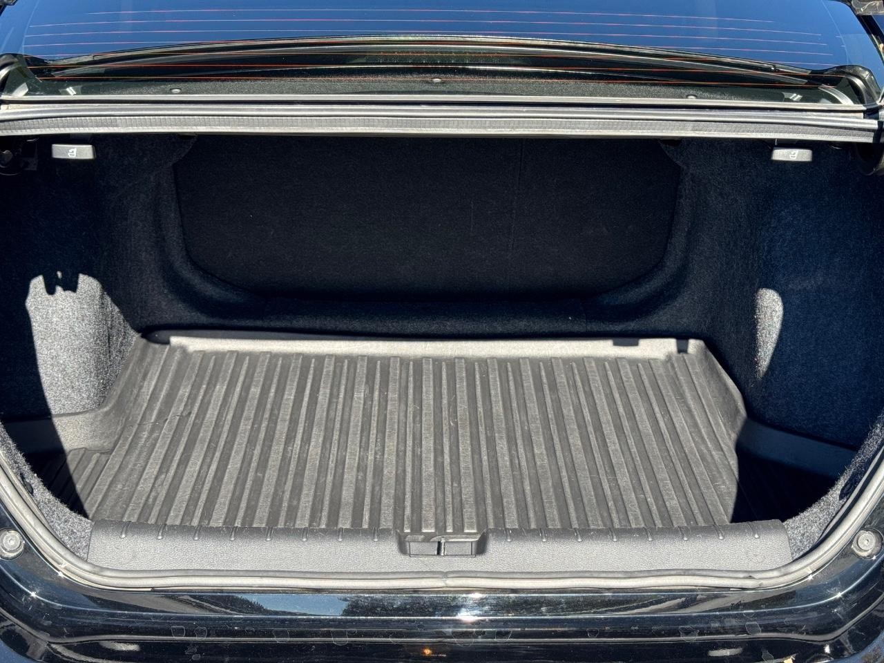 Honda Insight Vehicle Full-screen Gallery Image 04