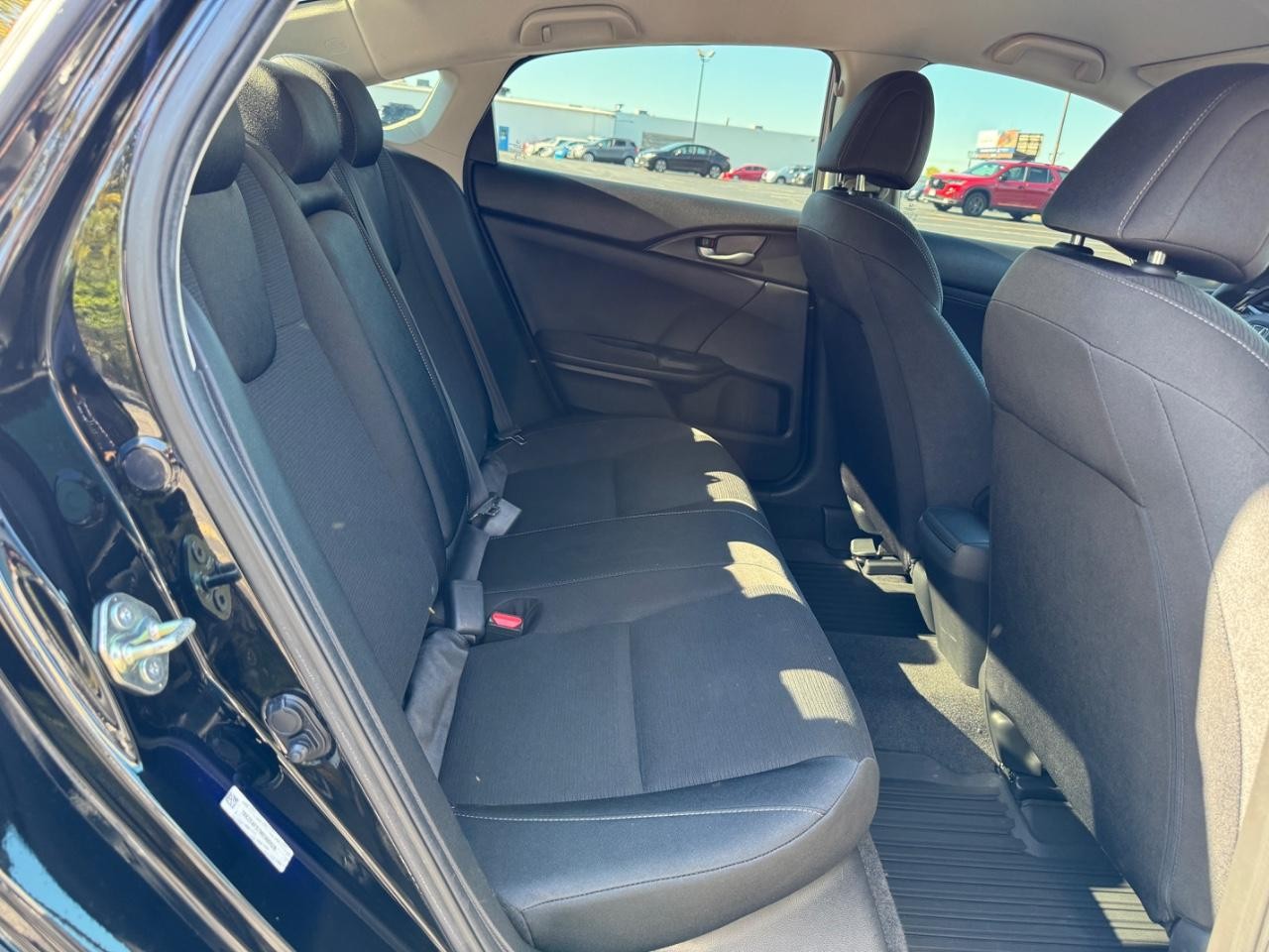 Honda Insight Vehicle Full-screen Gallery Image 10