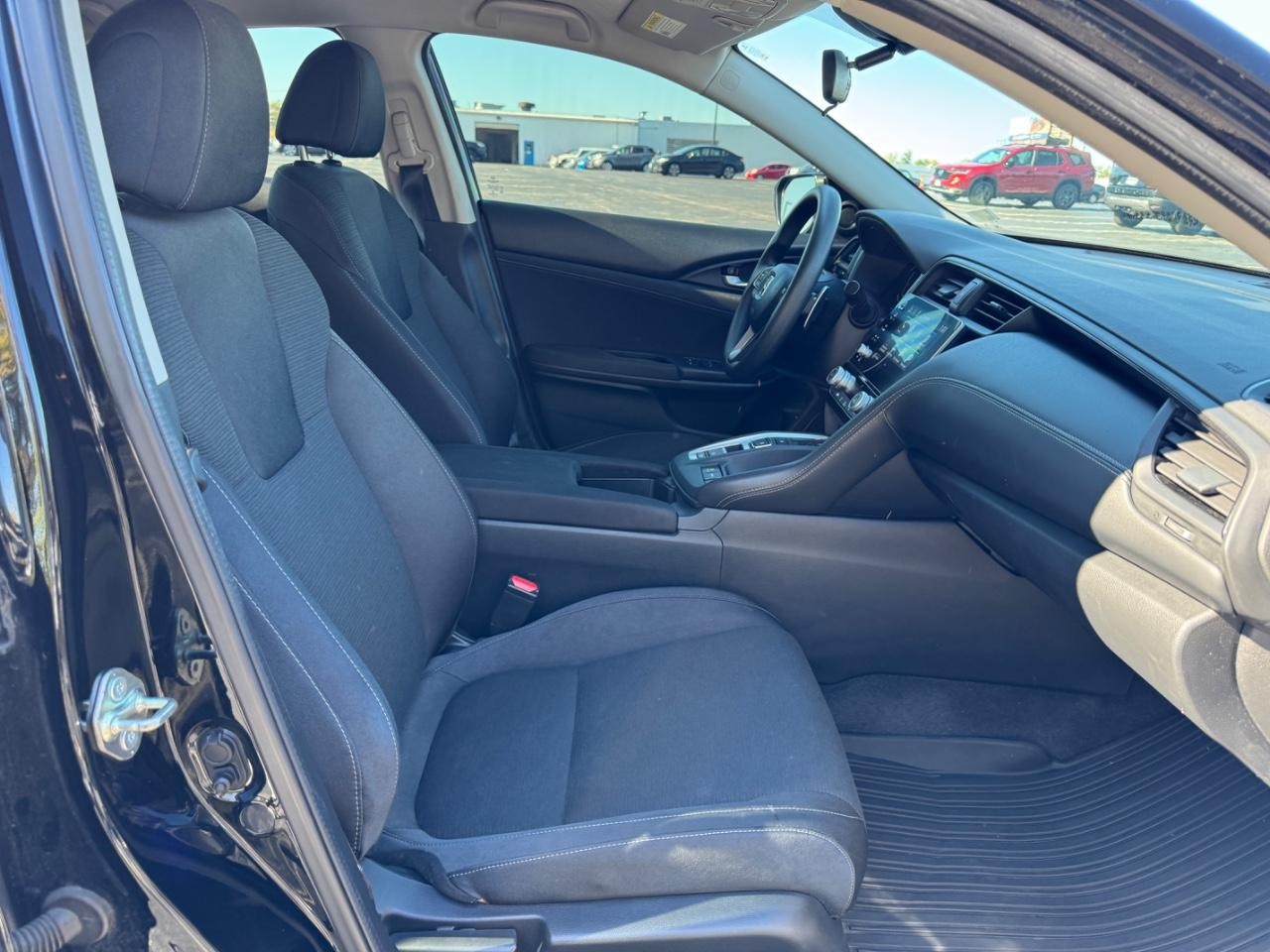 Honda Insight Vehicle Full-screen Gallery Image 15