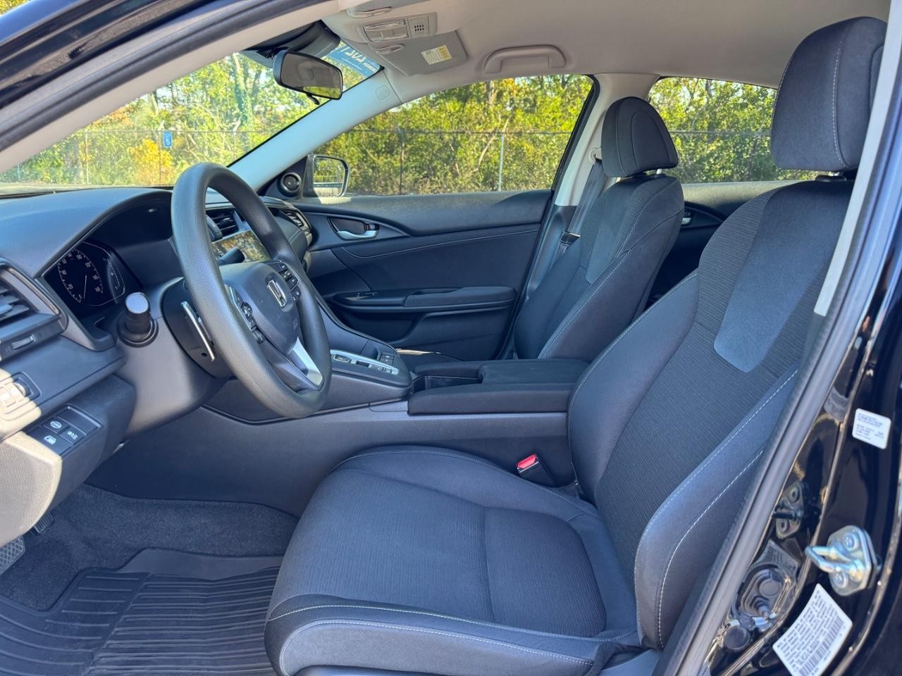 Honda Insight Vehicle Full-screen Gallery Image 16