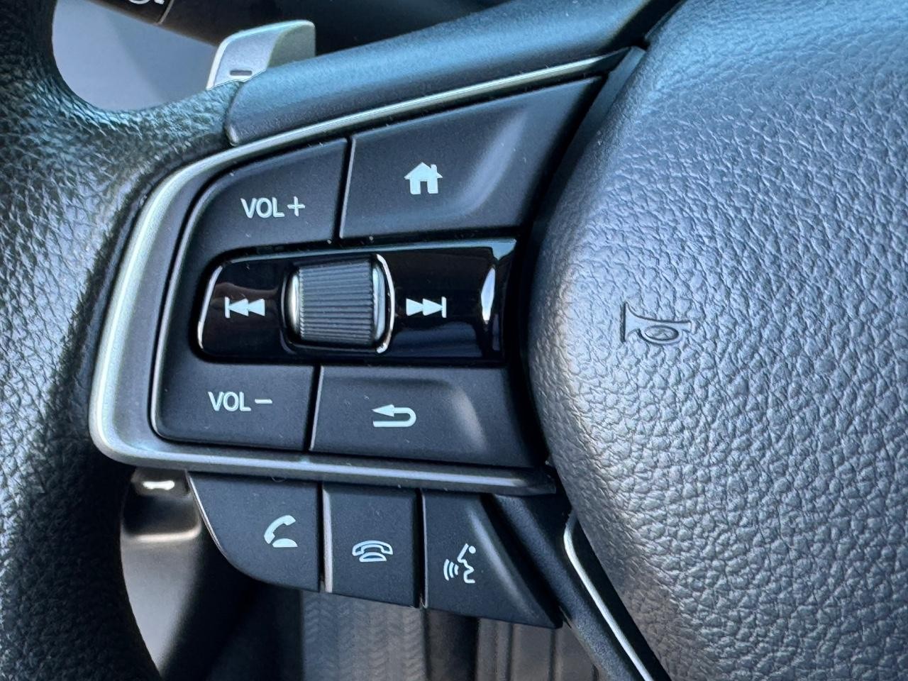 Honda Insight Vehicle Full-screen Gallery Image 18