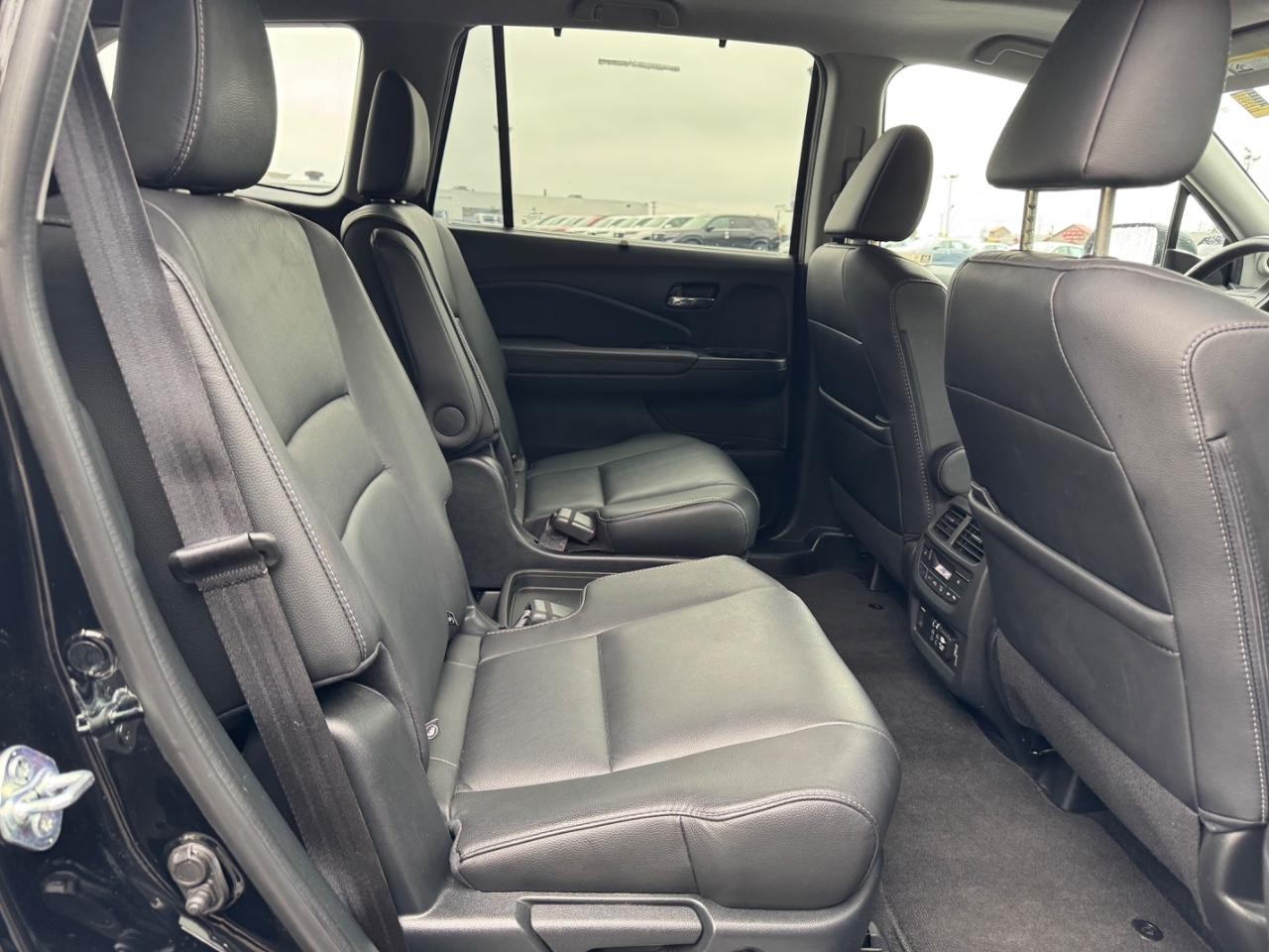 Honda Pilot Vehicle Full-screen Gallery Image 10