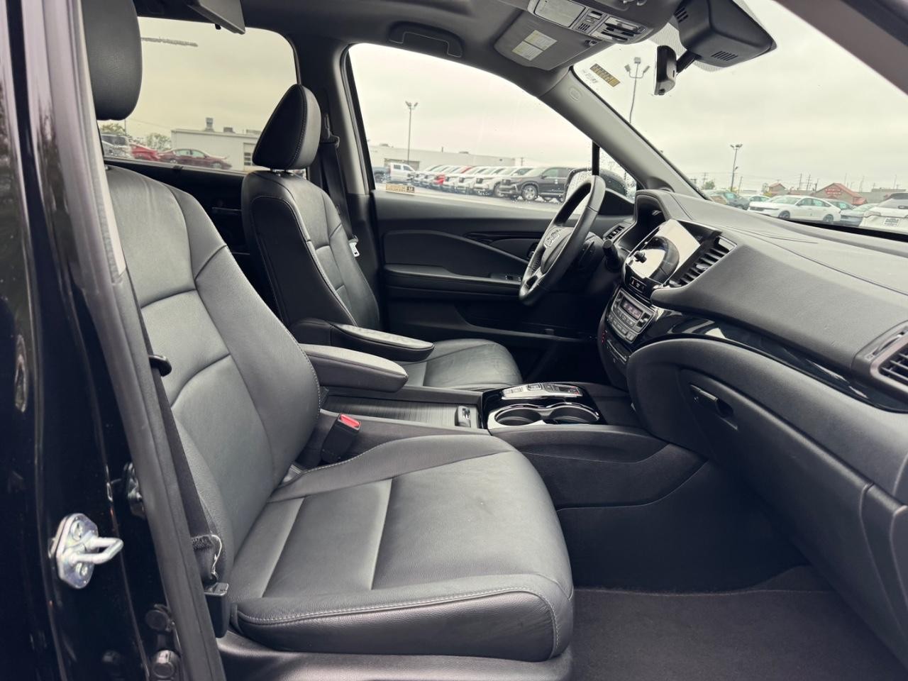 Honda Pilot Vehicle Full-screen Gallery Image 19