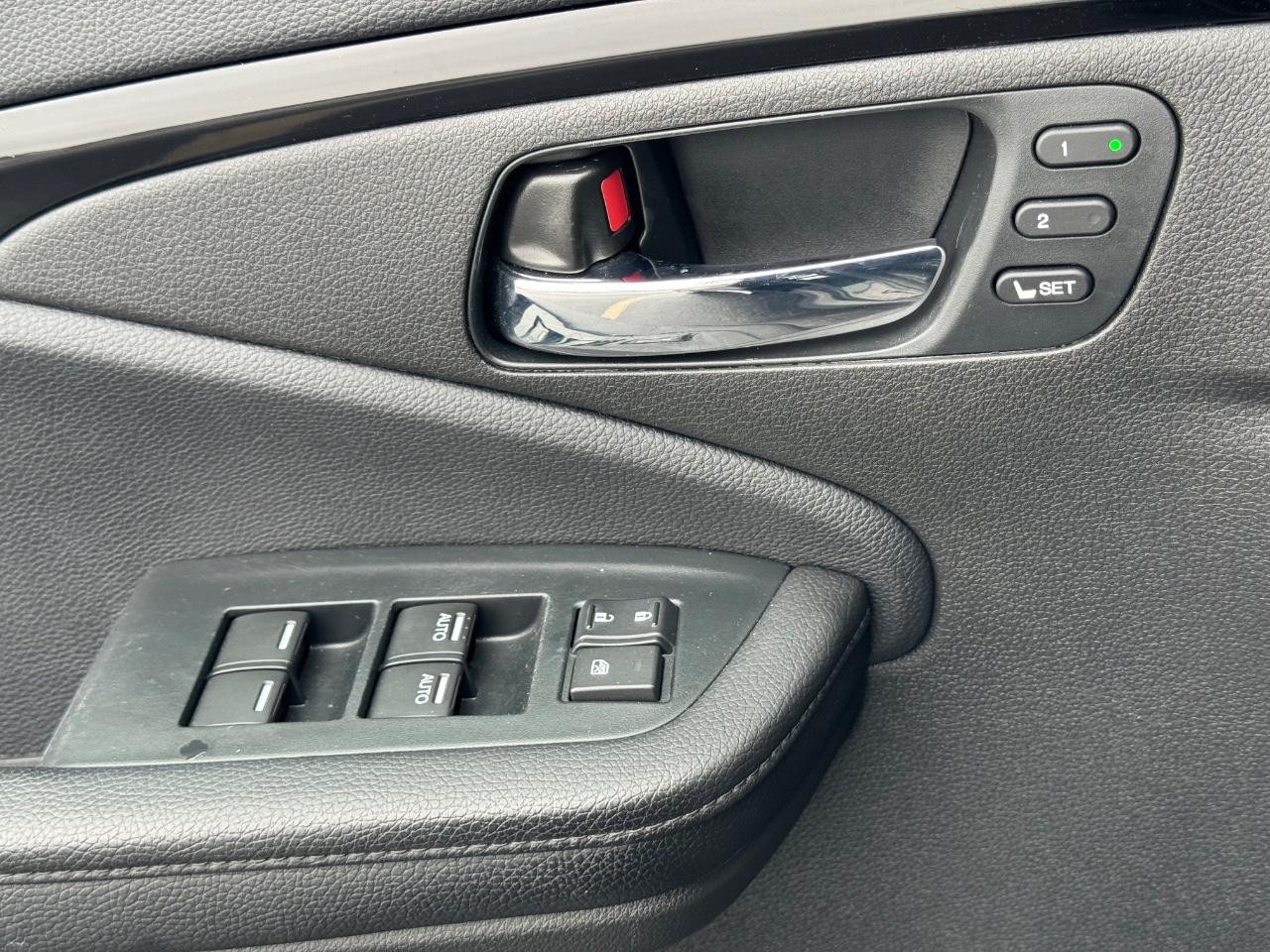 Honda Pilot Vehicle Full-screen Gallery Image 28