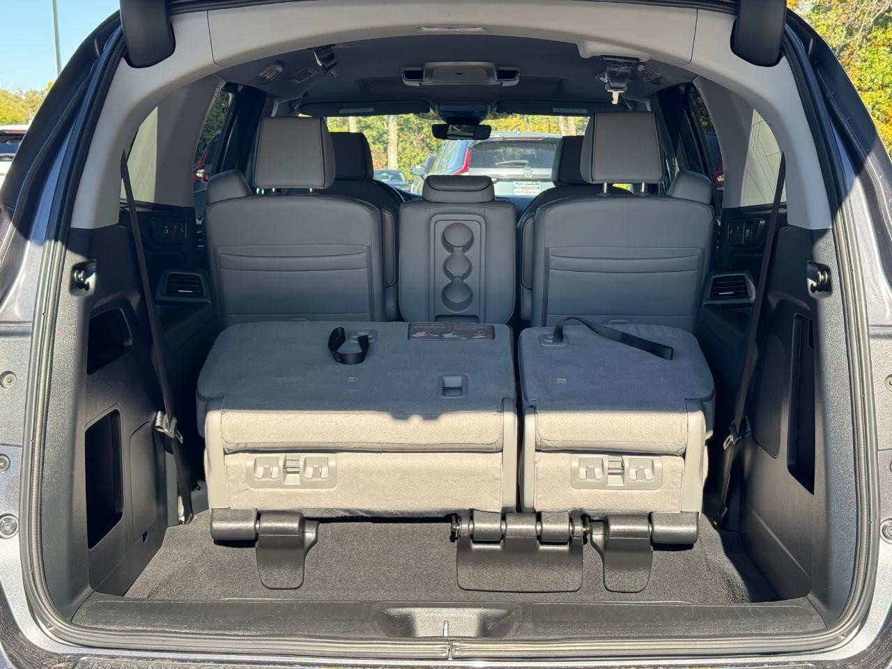 Honda Odyssey Vehicle Full-screen Gallery Image 04