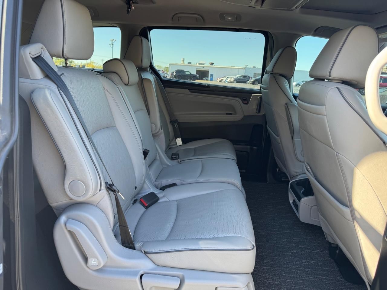 Honda Odyssey Vehicle Full-screen Gallery Image 10