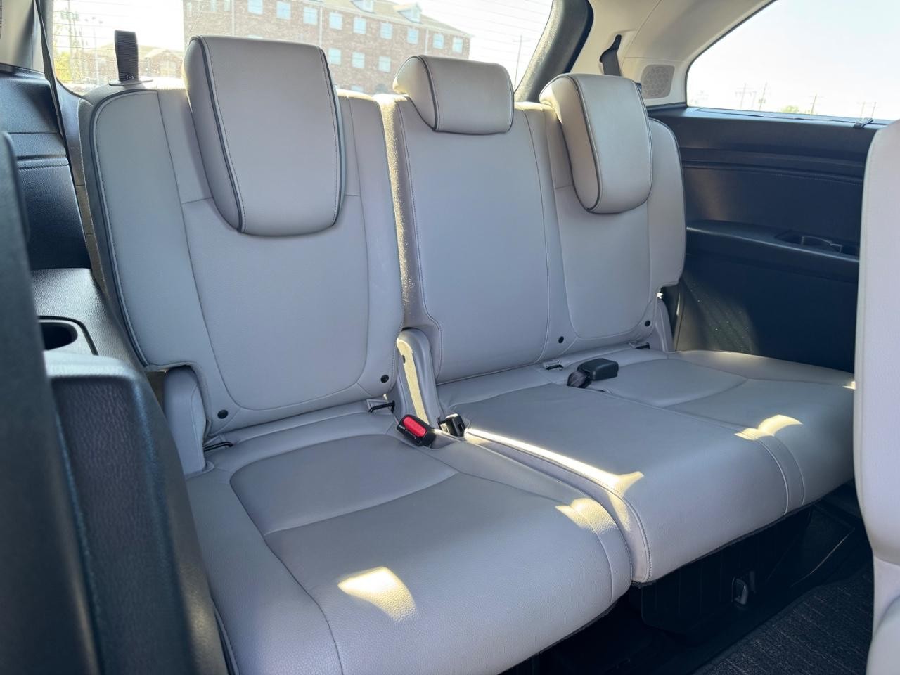 Honda Odyssey Vehicle Full-screen Gallery Image 11