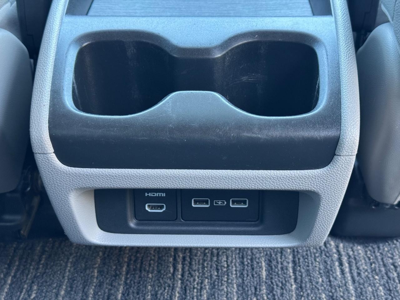 Honda Odyssey Vehicle Full-screen Gallery Image 16