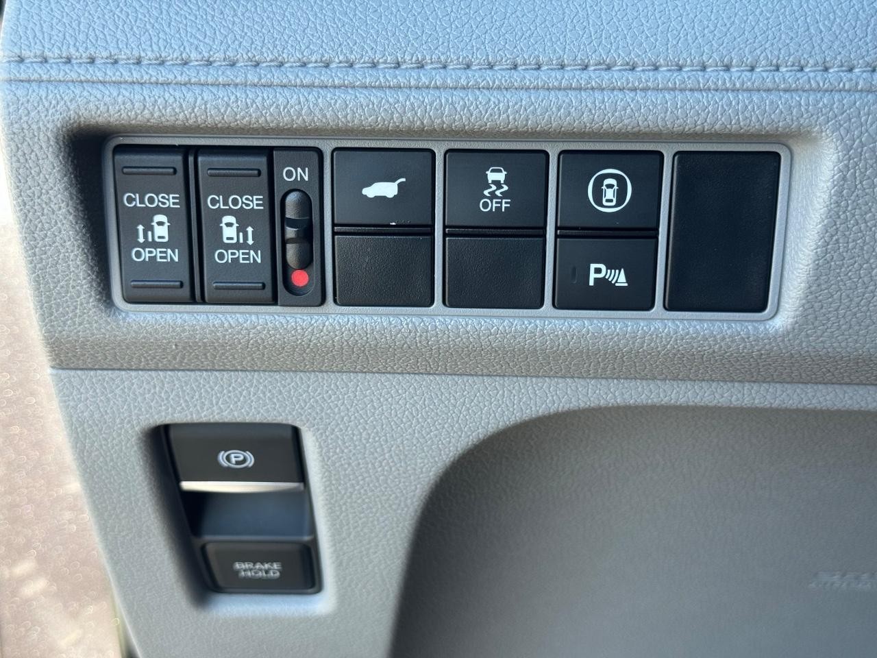 Honda Odyssey Vehicle Full-screen Gallery Image 24