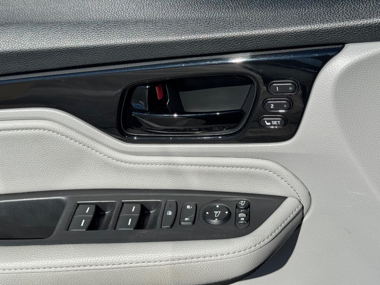 Honda Odyssey Vehicle Full-screen Gallery Image 27