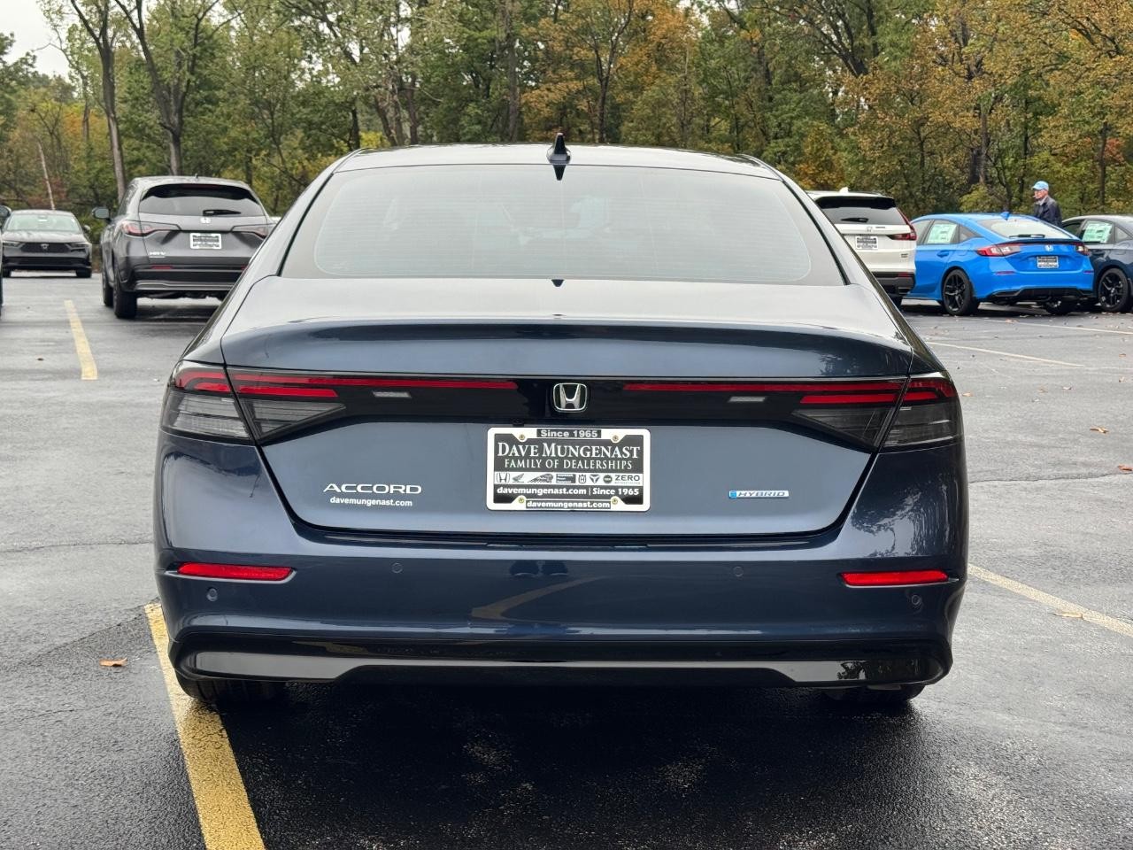 Honda Accord Hybrid Vehicle Full-screen Gallery Image 05