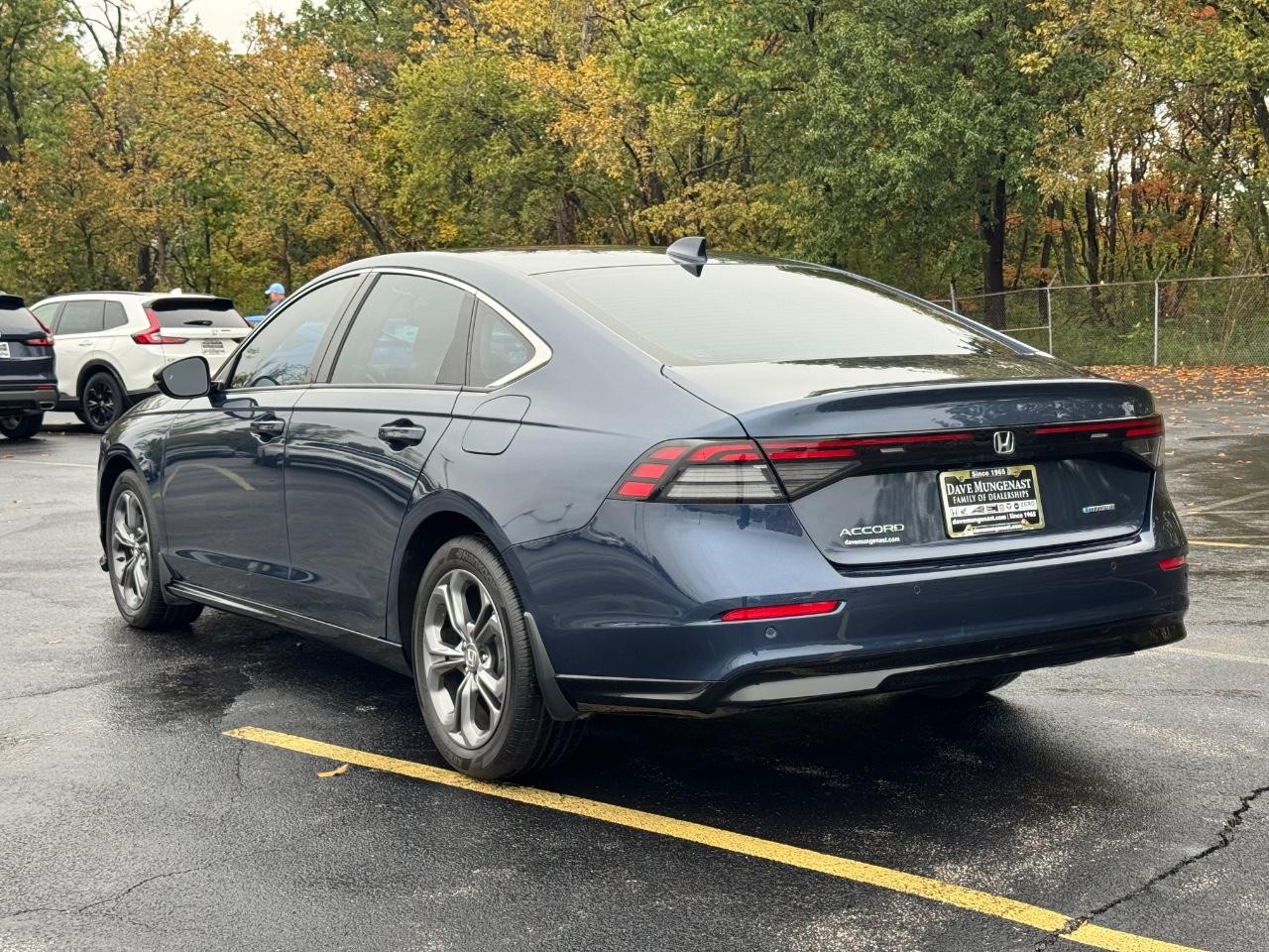 Honda Accord Hybrid Vehicle Full-screen Gallery Image 06