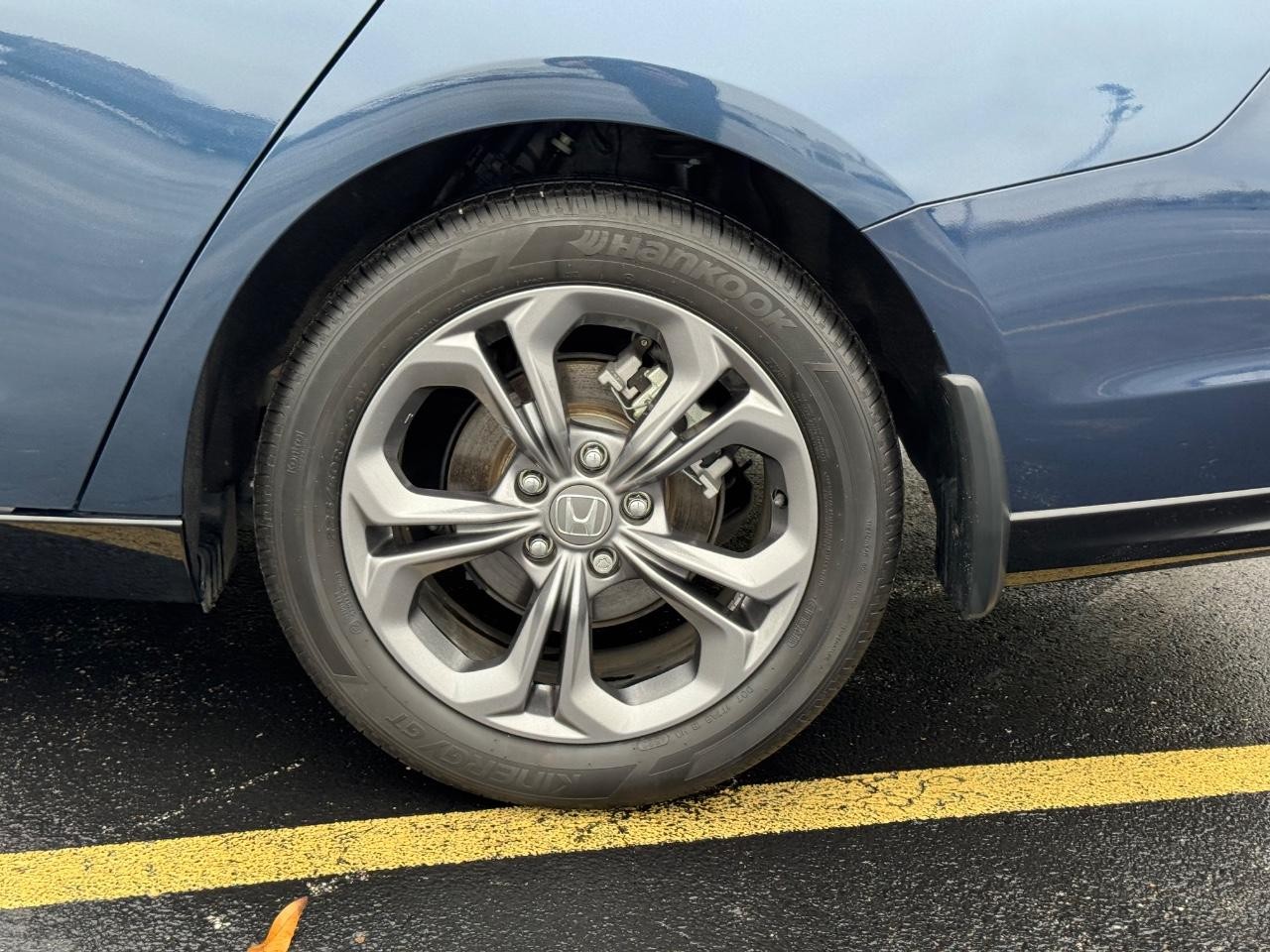 Honda Accord Hybrid Vehicle Full-screen Gallery Image 07