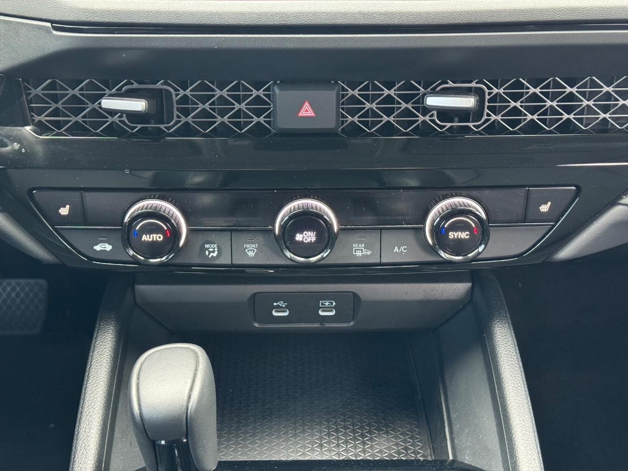 Honda Accord Hybrid Vehicle Full-screen Gallery Image 14