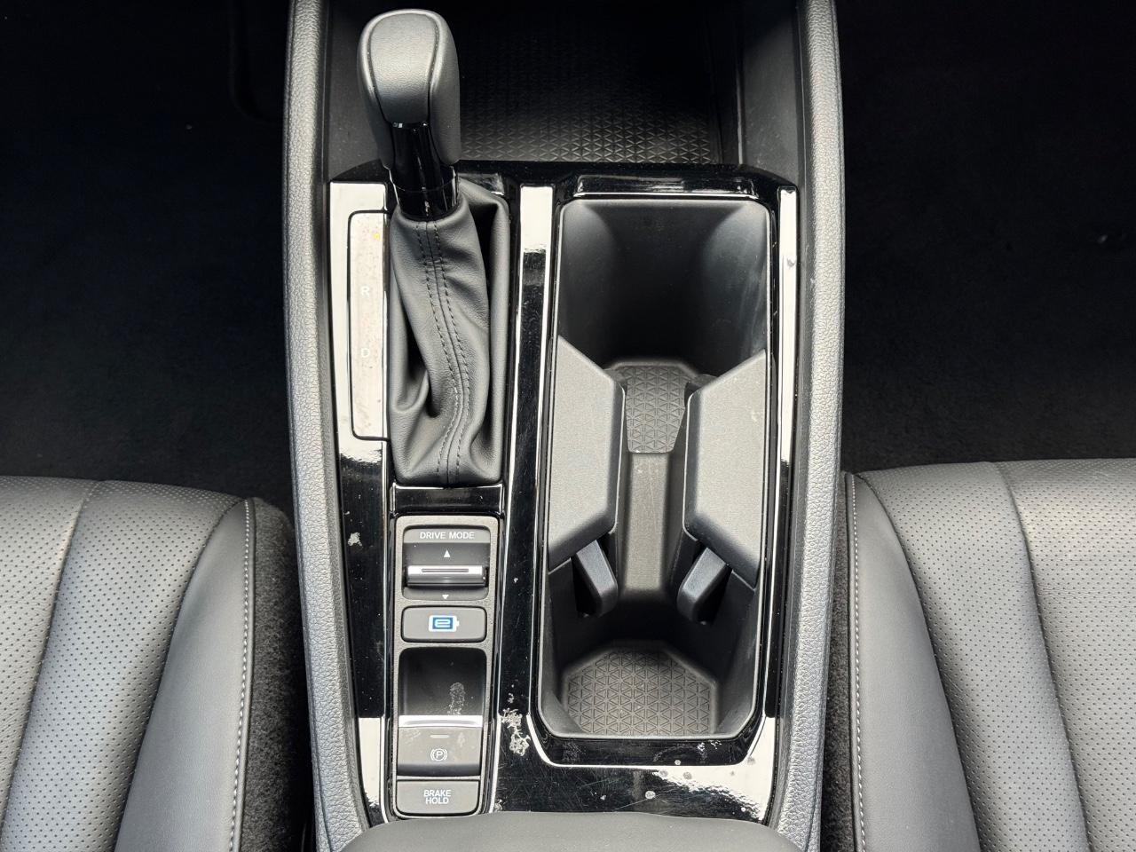 Honda Accord Hybrid Vehicle Full-screen Gallery Image 15