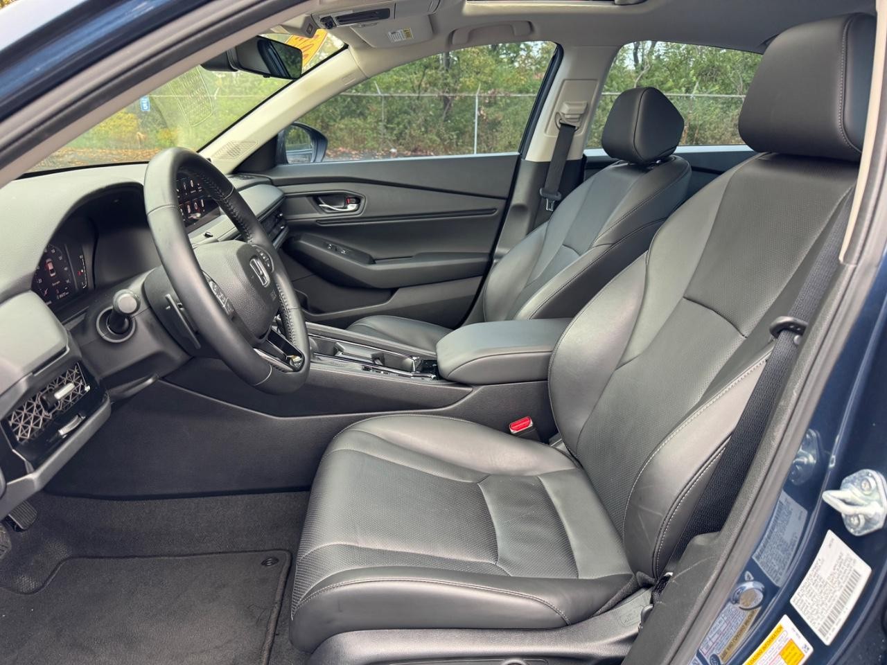 Honda Accord Hybrid Vehicle Full-screen Gallery Image 18