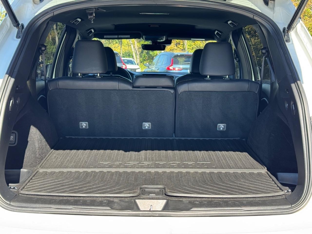 Honda Passport Vehicle Full-screen Gallery Image 04