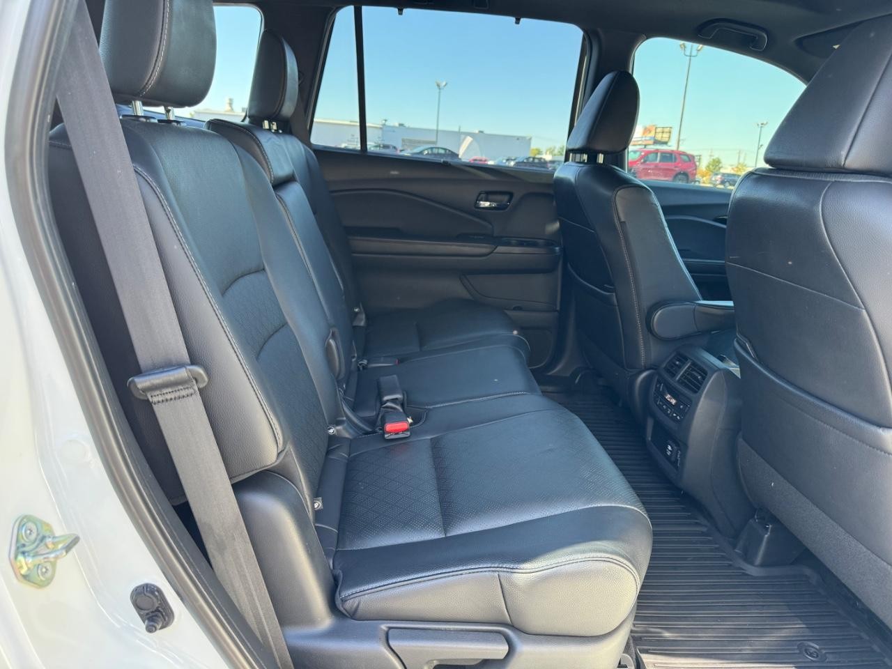 Honda Passport Vehicle Full-screen Gallery Image 10