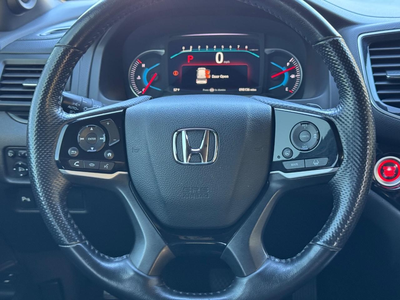 Honda Passport Vehicle Full-screen Gallery Image 12