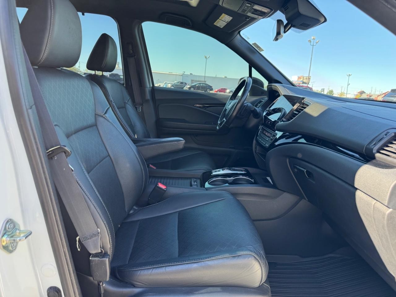 Honda Passport Vehicle Full-screen Gallery Image 17