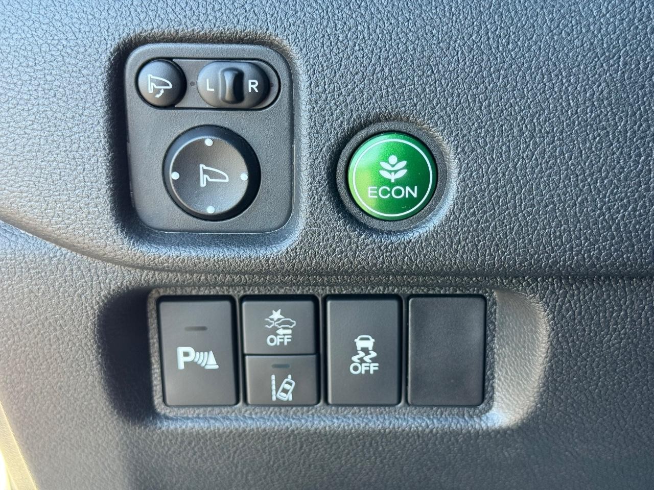 Honda Passport Vehicle Full-screen Gallery Image 23