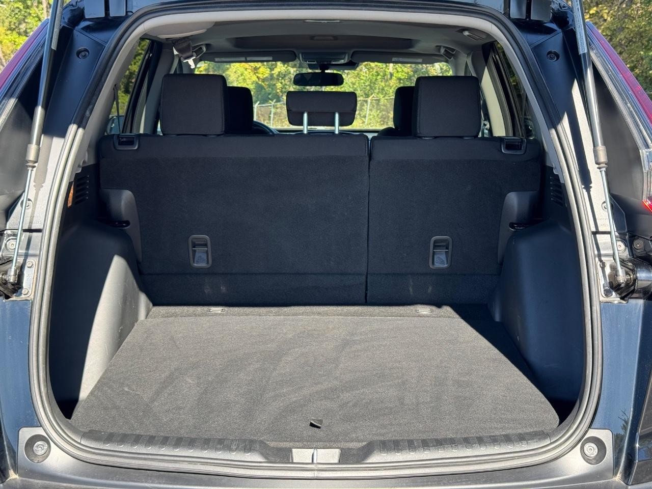 Honda CR-V Vehicle Full-screen Gallery Image 03