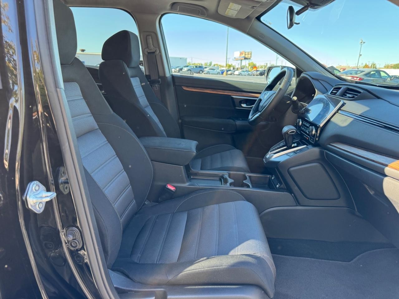 Honda CR-V Vehicle Full-screen Gallery Image 16