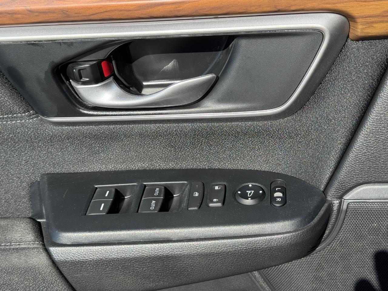Honda CR-V Vehicle Full-screen Gallery Image 24