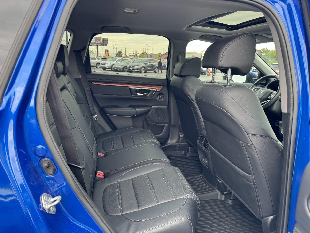 Honda CR-V Vehicle Full-screen Gallery Image 10