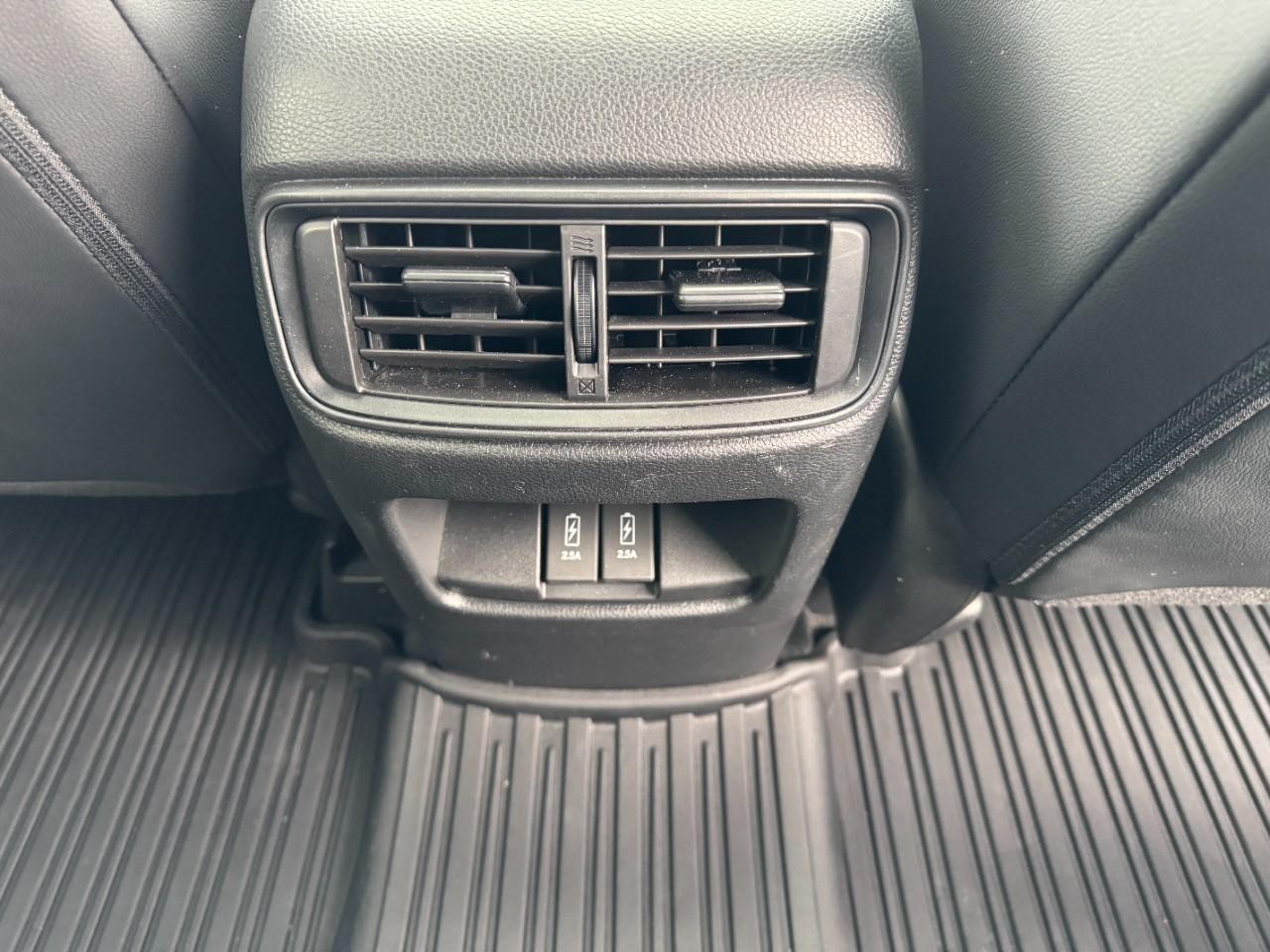Honda CR-V Vehicle Full-screen Gallery Image 16