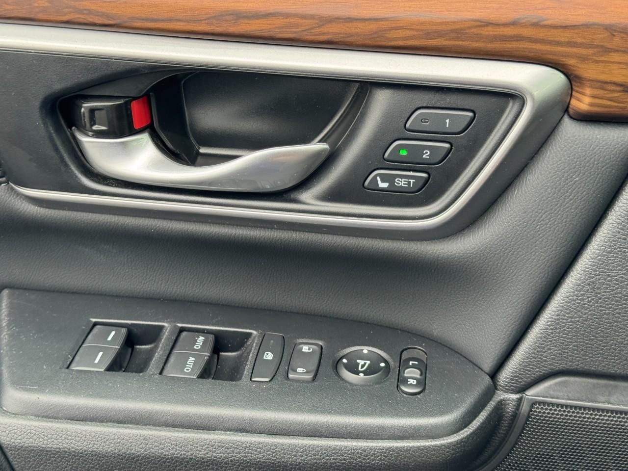 Honda CR-V Vehicle Full-screen Gallery Image 24
