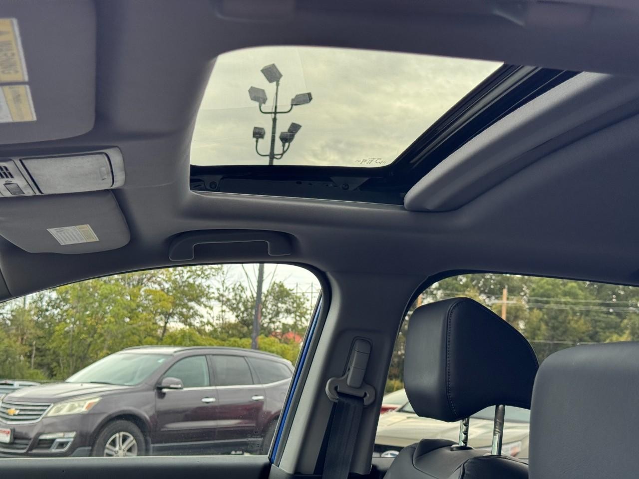 Honda CR-V Vehicle Full-screen Gallery Image 25