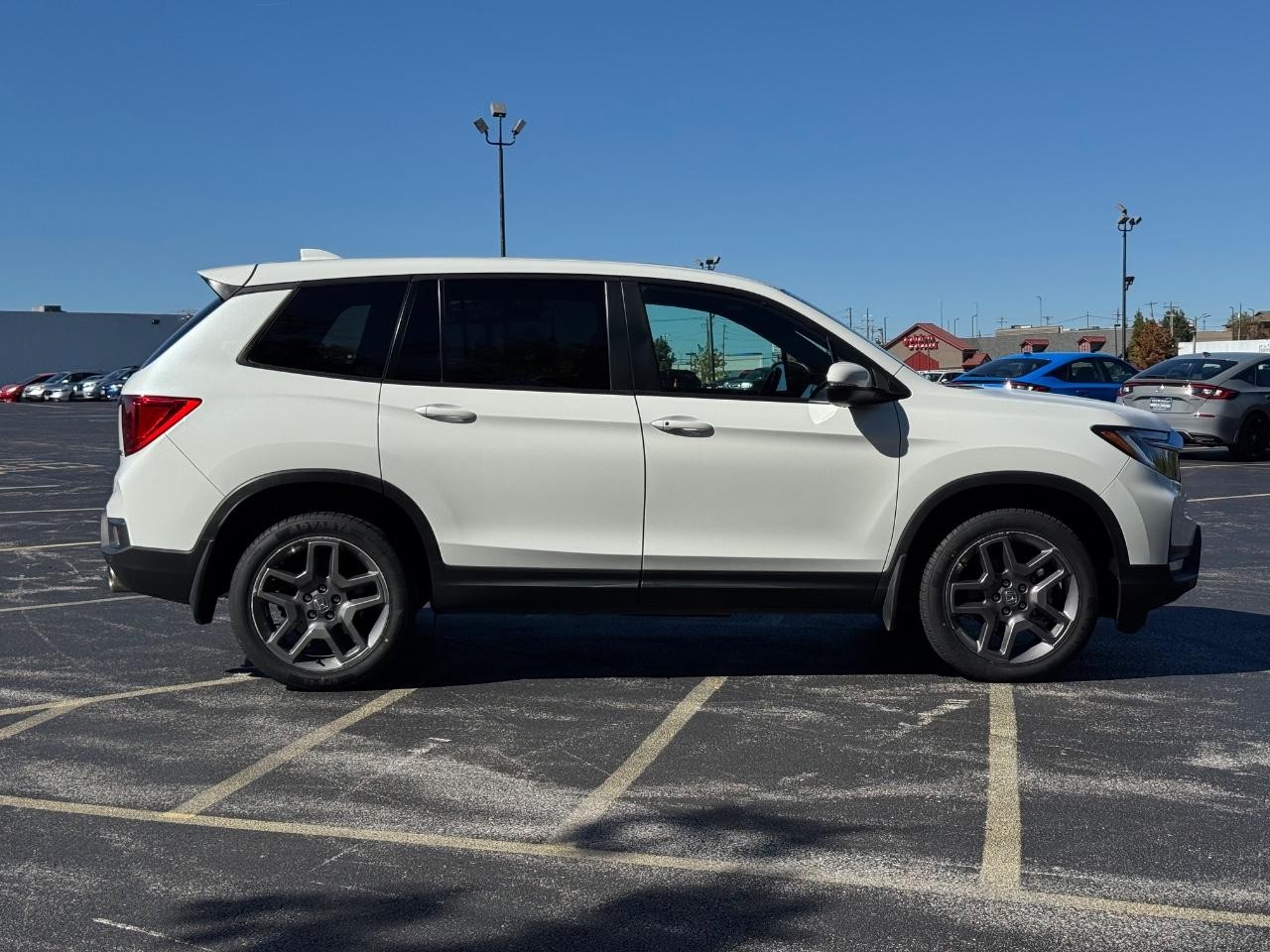 Honda Passport Vehicle Full-screen Gallery Image 02