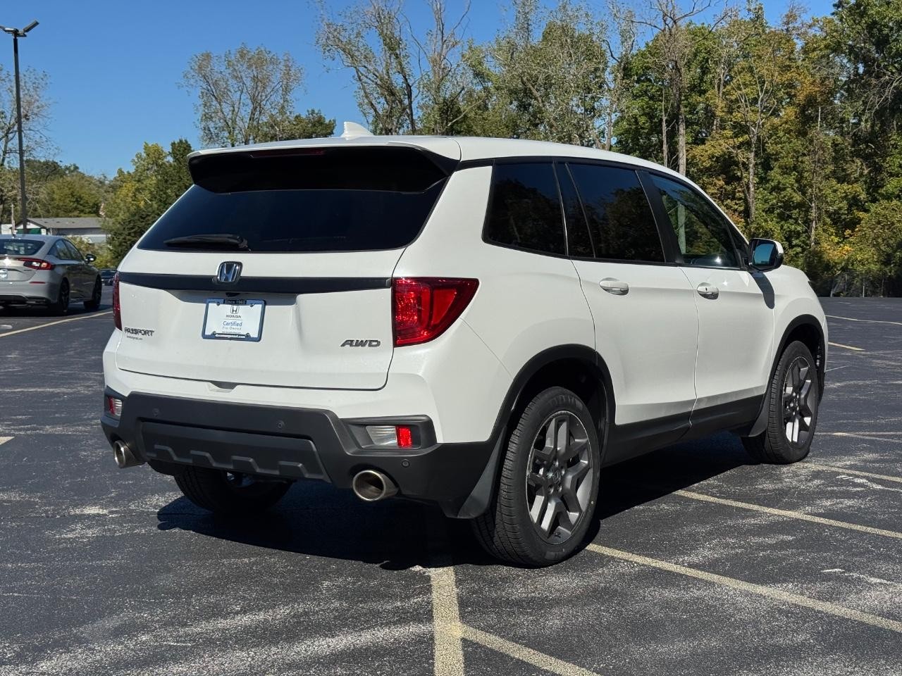 Honda Passport Vehicle Full-screen Gallery Image 03