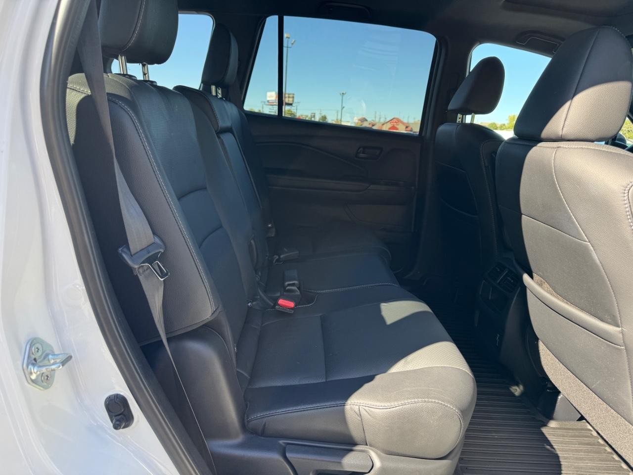 Honda Passport Vehicle Full-screen Gallery Image 10