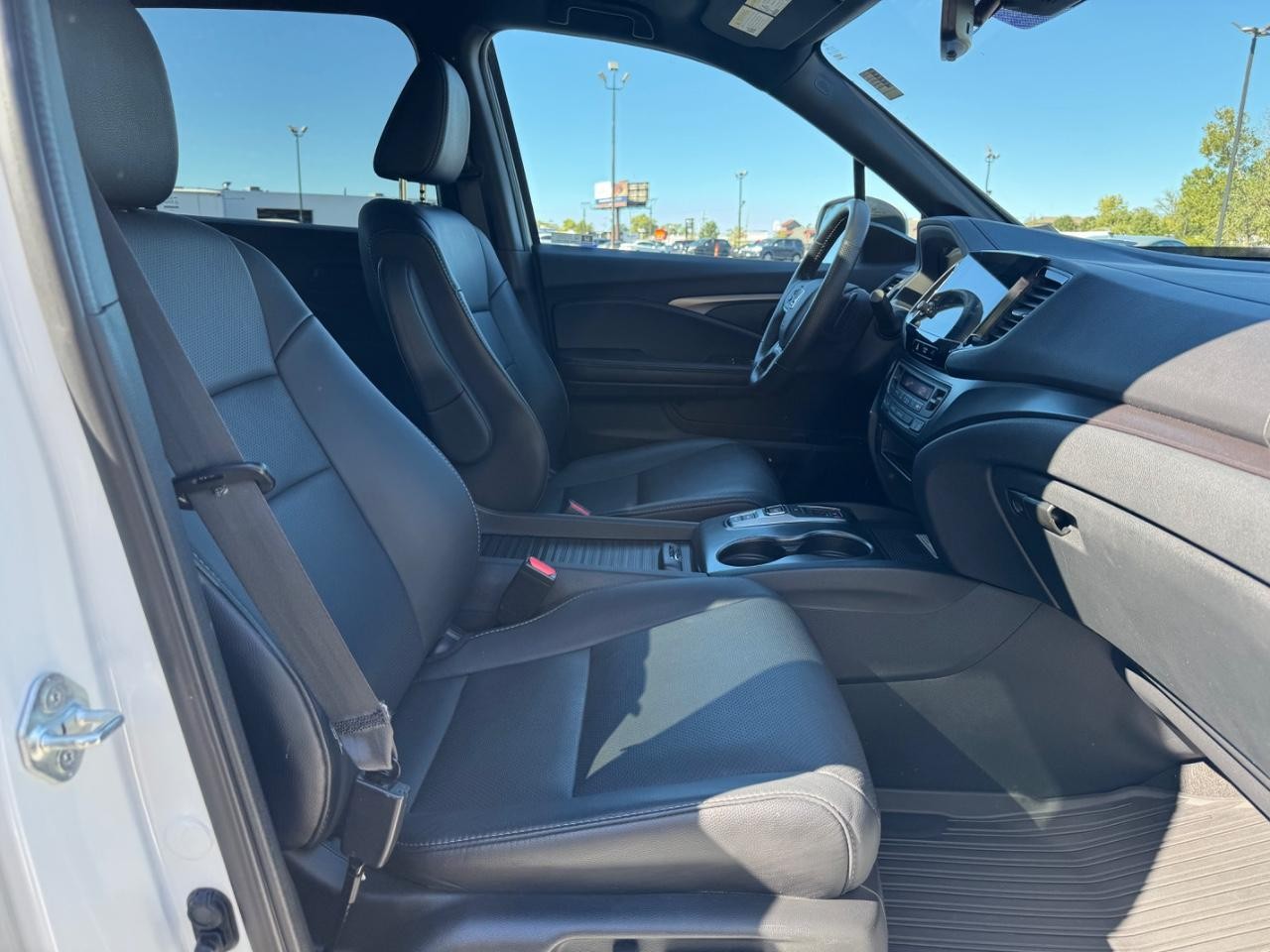 Honda Passport Vehicle Full-screen Gallery Image 17