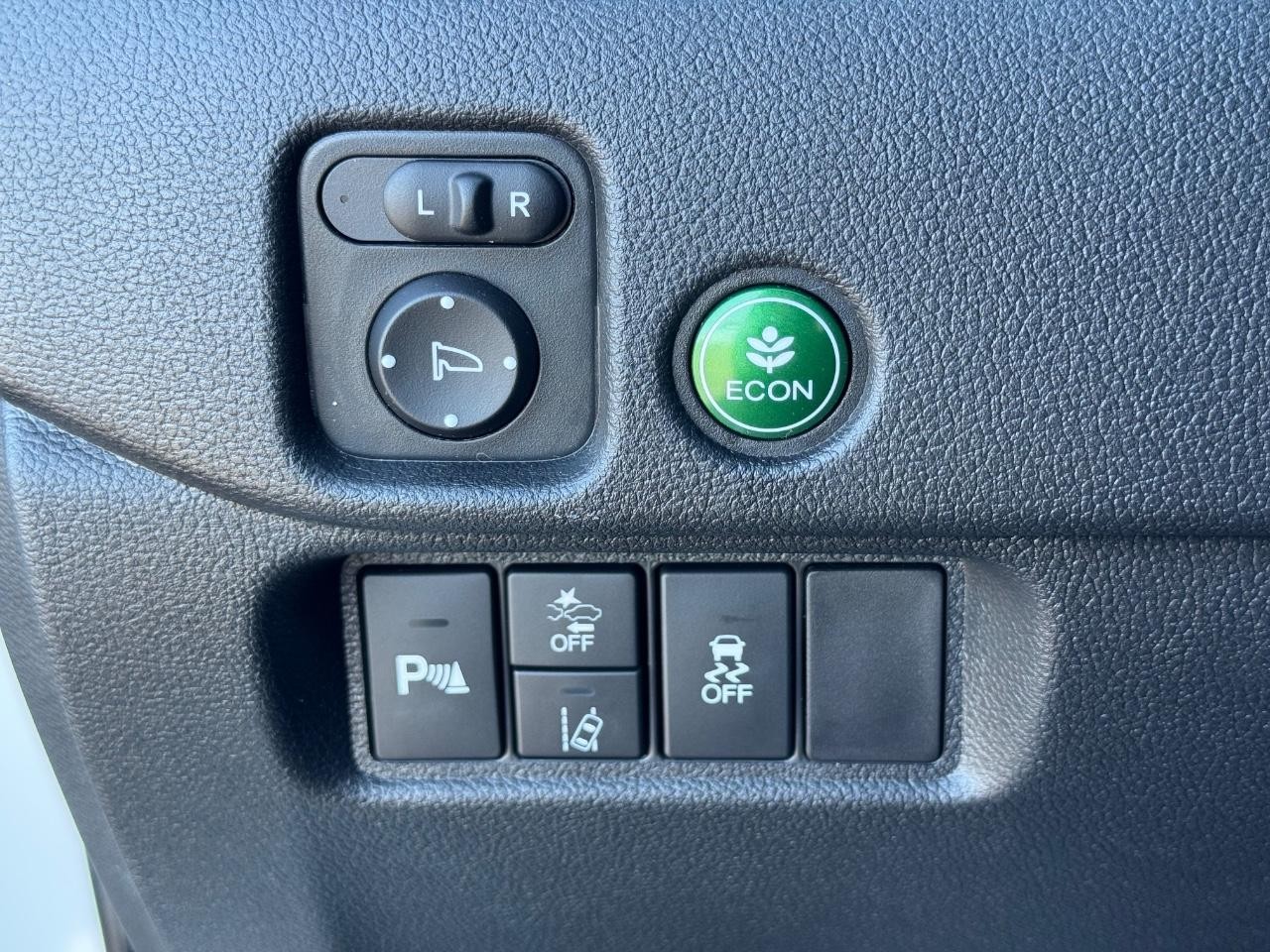 Honda Passport Vehicle Full-screen Gallery Image 23