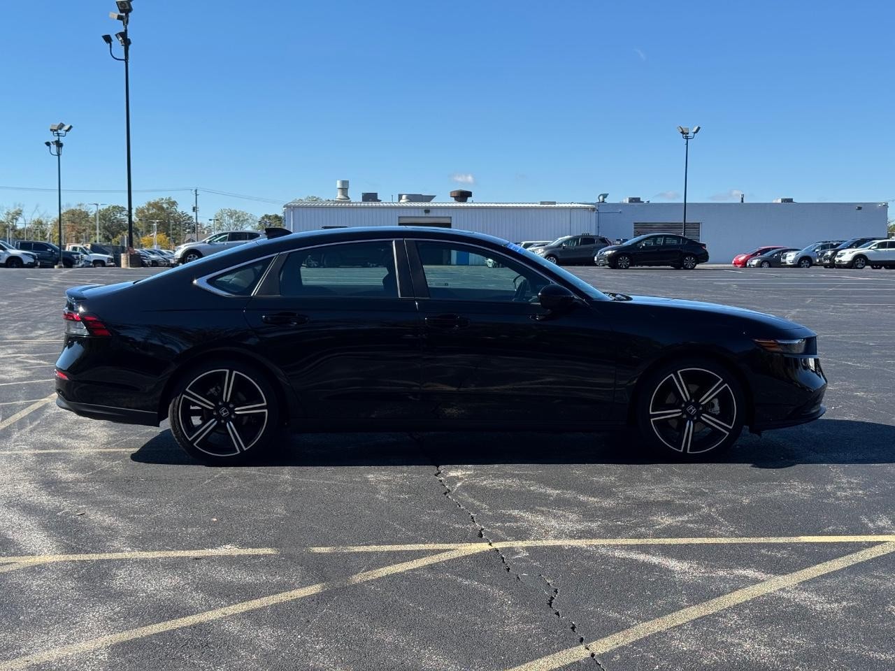 Honda Accord Hybrid Vehicle Full-screen Gallery Image 02