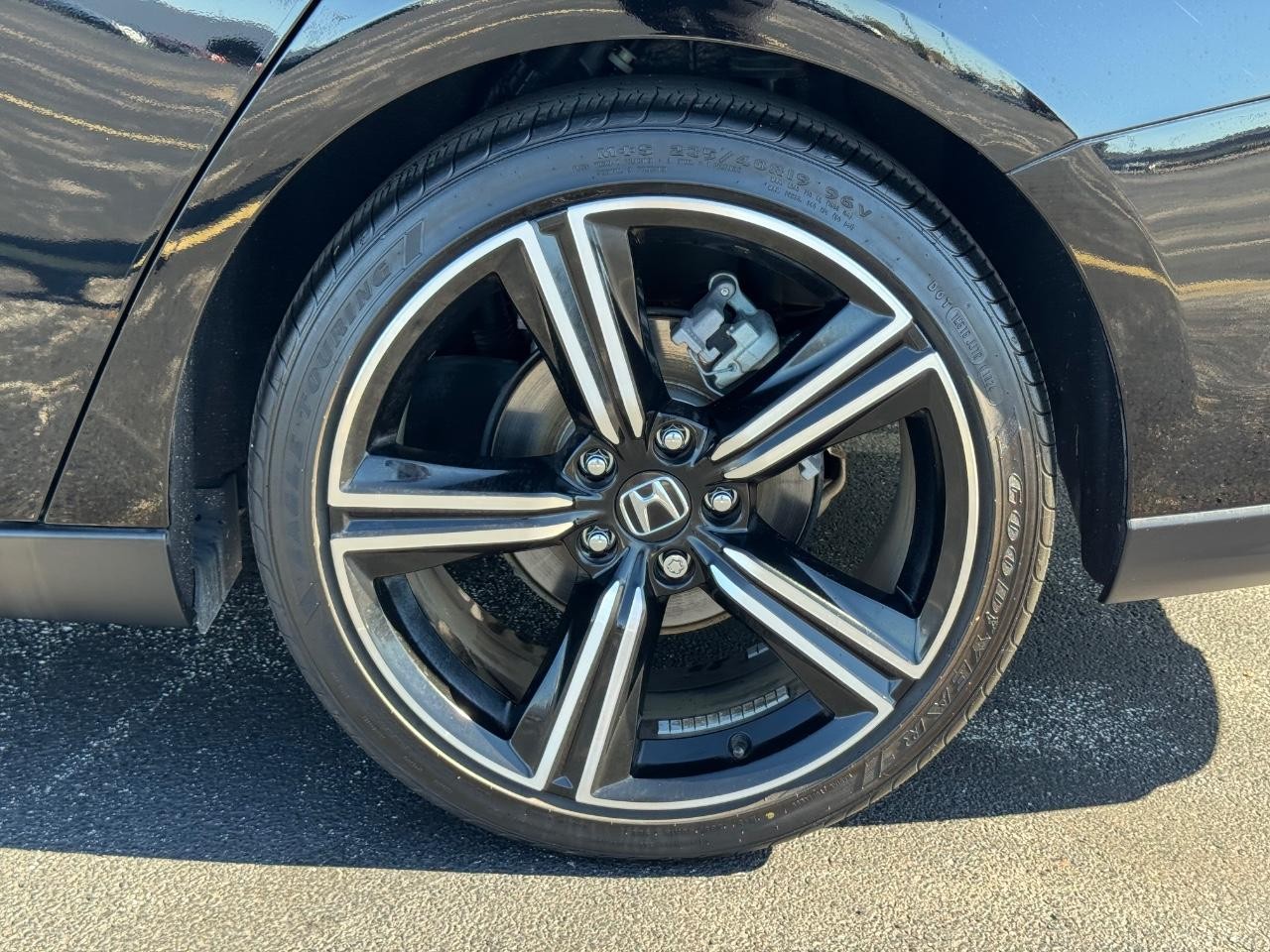 Honda Accord Hybrid Vehicle Full-screen Gallery Image 07