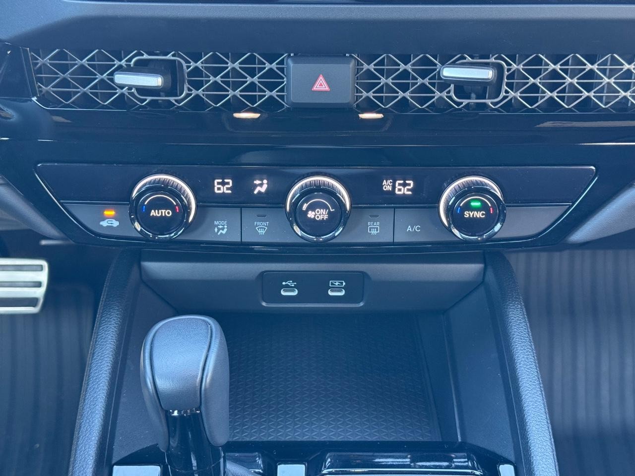 Honda Accord Hybrid Vehicle Full-screen Gallery Image 14