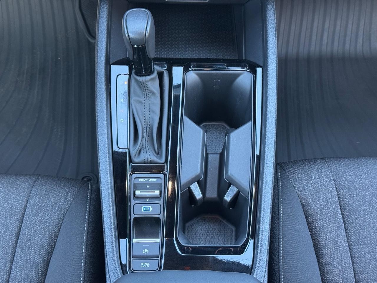 Honda Accord Hybrid Vehicle Full-screen Gallery Image 15