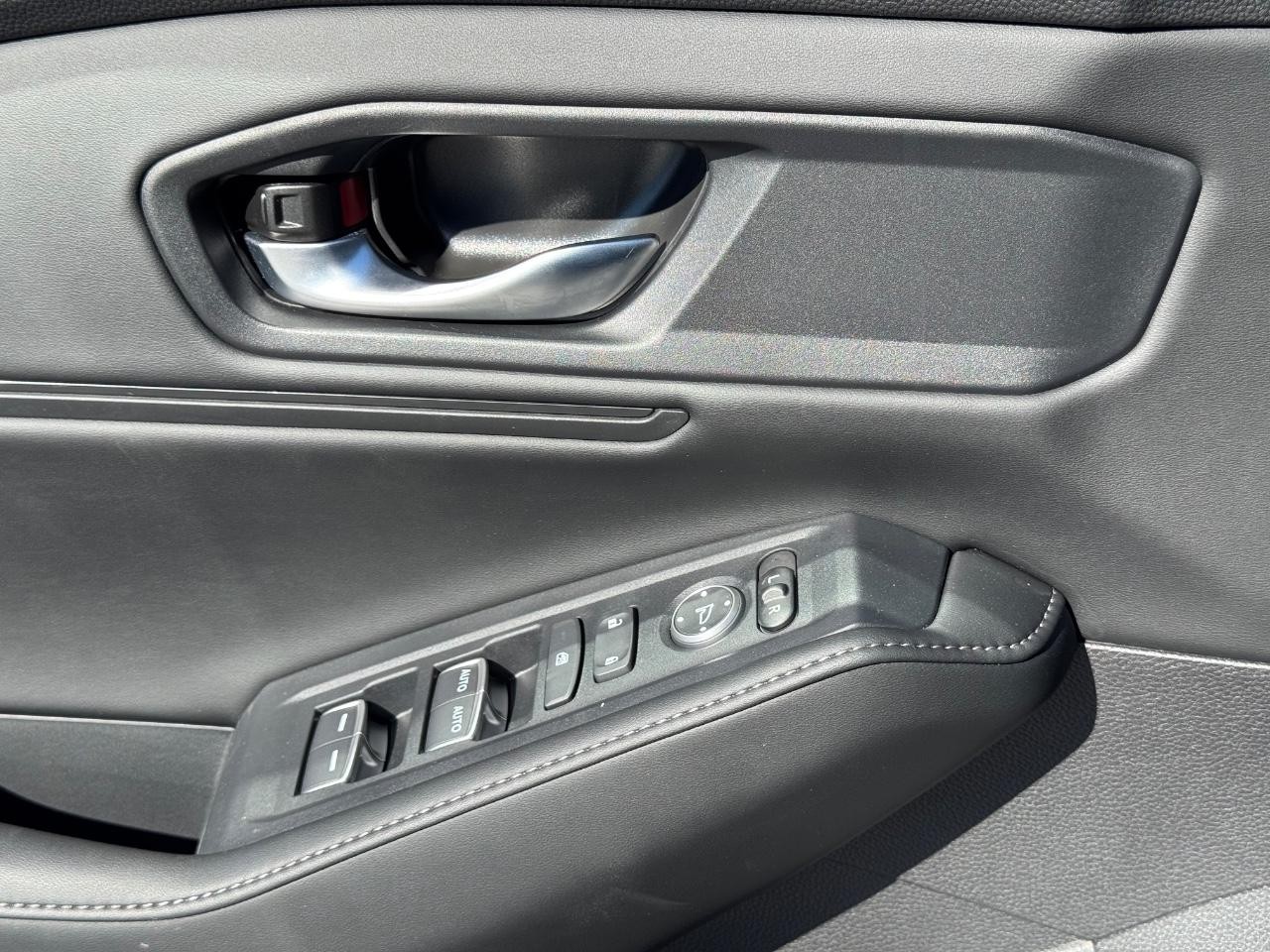 Honda Accord Hybrid Vehicle Full-screen Gallery Image 23