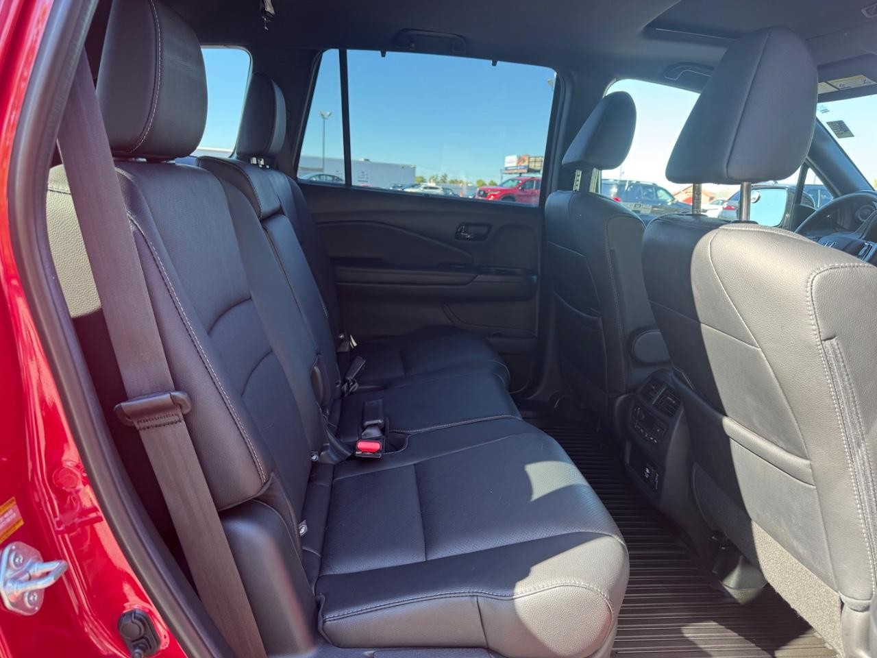 Honda Passport Vehicle Full-screen Gallery Image 10