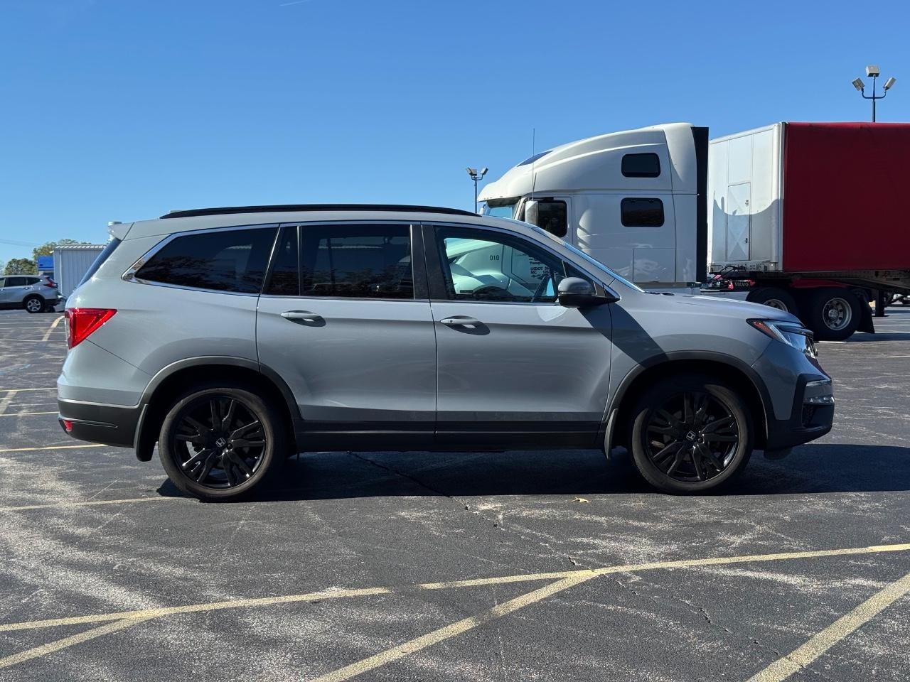 Honda Pilot Vehicle Full-screen Gallery Image 02