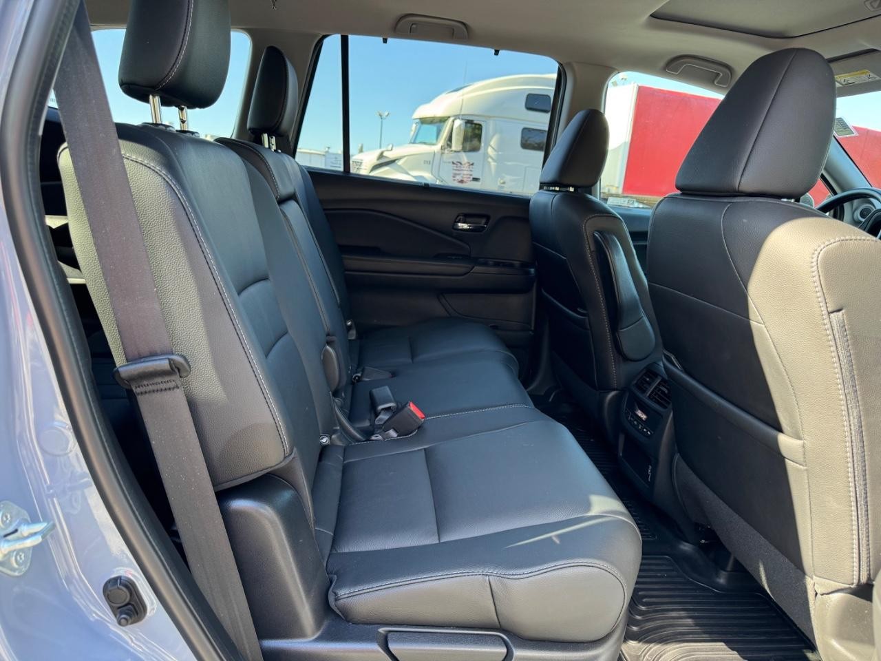 Honda Pilot Vehicle Full-screen Gallery Image 10