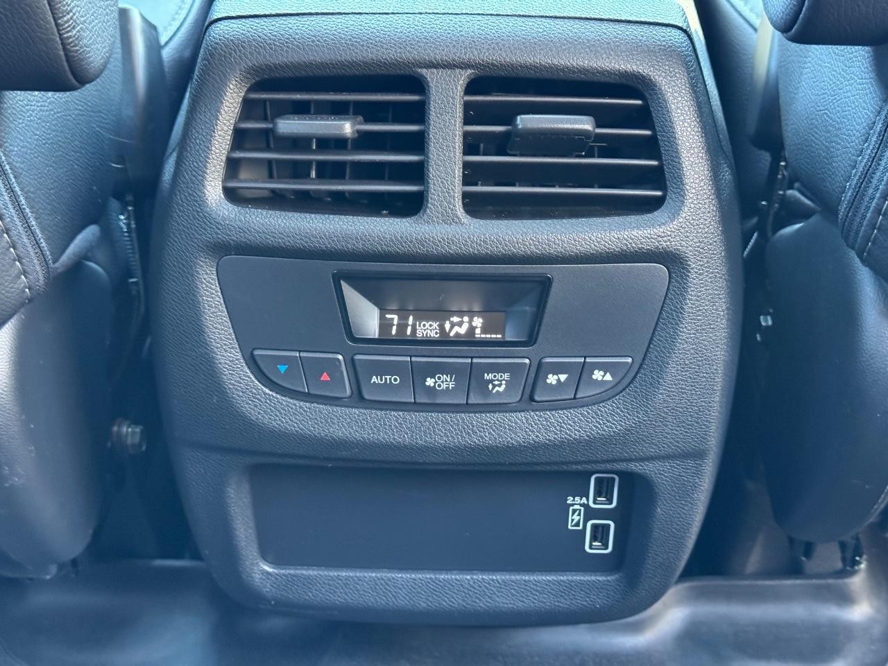 Honda Pilot Vehicle Full-screen Gallery Image 17