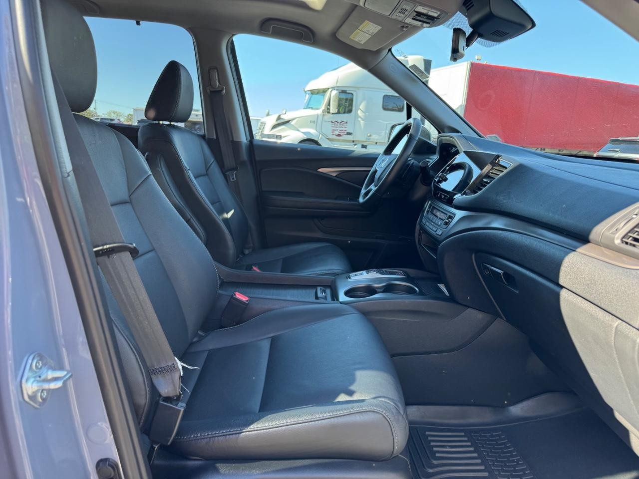 Honda Pilot Vehicle Full-screen Gallery Image 18