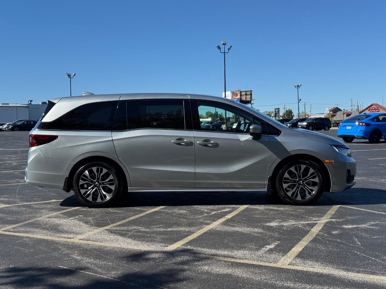 Honda Odyssey Vehicle Full-screen Gallery Image 02